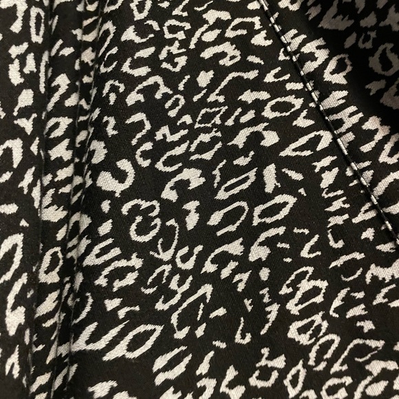 AE Sport Cropped Cardigan 3/4 Sleeve Women’s Sweater Black w White Animal Print - Picture 10 of 11
